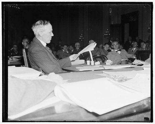 "Rail Wages have increased 37 percent since 1929"-- facts finding commission told. Washington, D.C., Oct. 4. Dr. Wilfort I. King, Professor of economics at New York University, told the President's fact finding commission today that the average wages of railroad employees, measured in terms of buyin
