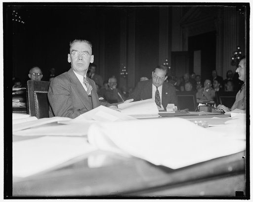 Disputes rail labor figures on employees' incomes. Washington, D.C., Oct. 4. Railroad management representatives today disputed before President Roosevelt's fact finding board figures presented by Labor as to the annual income of rail employees. J. Elmer Monroe, Statistician of the Bureau of Railway
