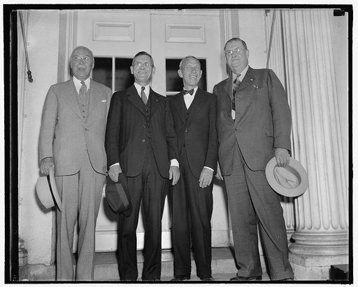 Eye, ear, nose and throat specialist visits Roosevelt. Washington, D.C., Oct. 13. Officials of the 43rd session of the American academy of Ophthalmology and Otolaryngology, that is being held in Washington were visitors at the White House today and were received by the President, they are left to ri