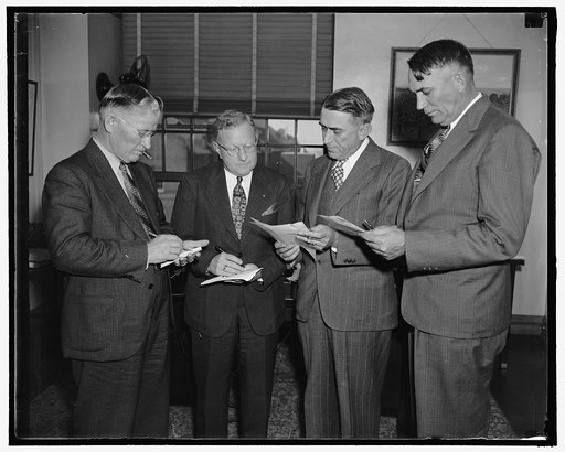 Citrus growers predict bumper crop for 1938-39. Washington, D.C., Oct. 18. Representatives of the Citrus Industry in Florida, Texas, California, and Arizona met today at the Department of Agriculture to analyze production and marketing prospects for oranges and grapefruit and consider steps which ea