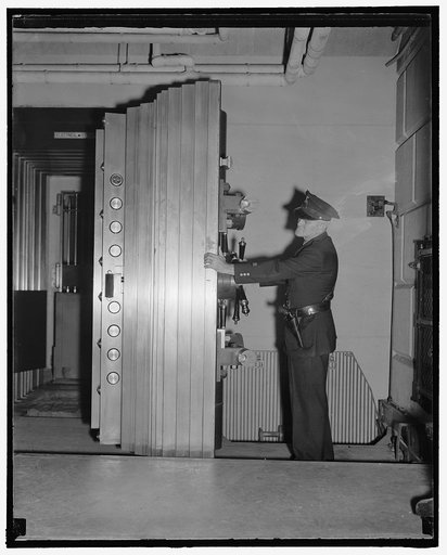 Secret Service, 39 ton vault door at the Treasury Dept., 10/38