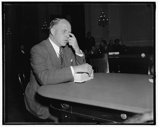 Michigan State cop testifies before the Dies Committee. Washington, D.C., Oct. 22. Lt. Harold Mulber, of the Michigan State Police Force, who told the Dies Committee Investigating Un-American Activities about the "Labor Holiday" held in Lansing, Mich. Last year when police arrested eight pickets, 10