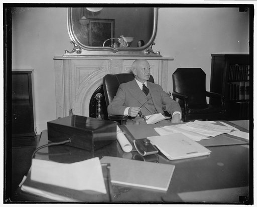 New Comptroller of the currency. Washington, D.C., Oct. 24. Preston Delano, newly named Comptroller of the Currency to succeed J.F.T. O'Connor, photographed at his desk today shortly after taking the oath of office, 10/24/38
