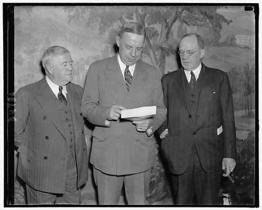 Stricter control of liquor advertising sought at Washington conference. Washington, D.C., Oct. 25. Persons in all phases of Liquor Industry gathered at a conference here today to study and adopt rigid regulations in liquor advertising for all parts of the country. Attending the conference were, left