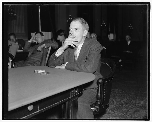 Mystery witness at Dies hearing. Washington, D.C., Oct. 27. J.E. Creighton, reporter for the Lansing, Mich. State journal, was introduced as the mystery witness promised for today. He testified how Gov. Frank Murphy reached the Capitol about 12:50 PM and came by a very 'circuitous route' he also tes