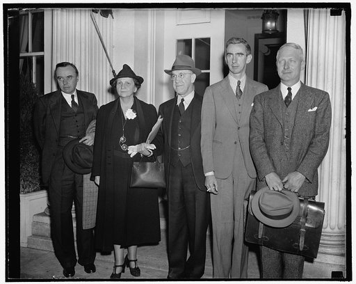 President gets progress report on Wage-Hour law. Washington, D.C., Oct. 31. A thorough report on the progress of the new Wage- Hour Law was given President Roosevelt today by Secretary of Labor Frances Perkins, Wage-Hour Administrator Elmer Andrews, and their assistants today. Reading, left to right