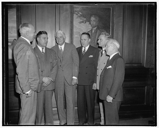 Rail Labor-Management Committee Meets. Washington, D.C., Nov. 7. The president's special Committee of Rail Labor and Management representatives met today to discuss proposed recommendations for legislative aid to the Rail Industry. A spokesman for the Committee said 'they hoped to have recommendatio