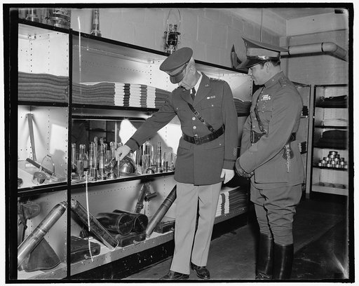 Bullets interest Cuban Dictator. Washington, D.C., Nov. 12. Shown through the World War Museum at Arlington amphitheater today, Col. Fulgencio Batista, right, Cuban Dictator, seemed particularly interested in the manu types of bullets as explained by the U.S. Chief of Staff Malin Craig, 11/12/38