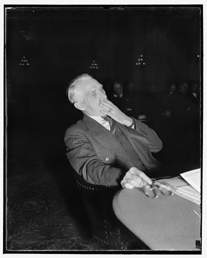 60 per cent of Akron, O. population now on relief, Dies Committee told. Washington, D.C., Nov. 15. Testifying today before the House Committee Investigating Un-American Activities, C. Nelson Sparks, Akron, O., former Mayor and Chairman of a Law and Order League during the 1936 rubber strike, declare