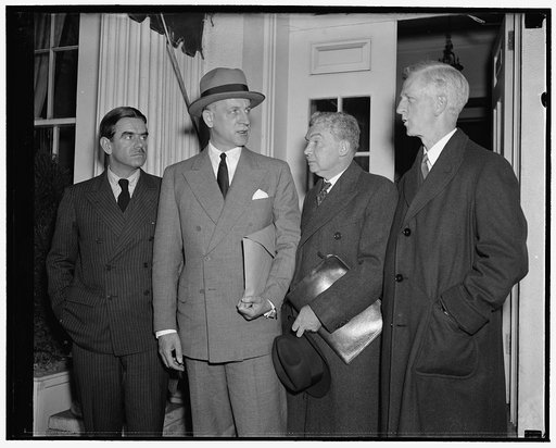 Refugee Advisory Committee reports to President Roosevelt. Washington, D.C., Nov. 16. Members of the Advisory Committee on Refugees leaving the White House today and presenting a report to President Roosevelt. They said their visit was routine and declined to discuss the nature of the report. In the