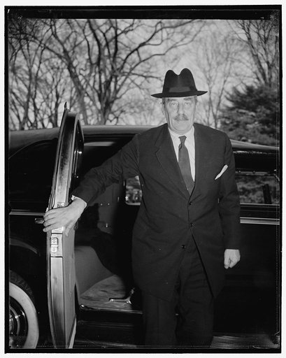 British Ambassador. Washington, D.C., Nov. 18. British Ambassador Sir Ronald Lindsay leaving the White House today after a call on President Roosevelt