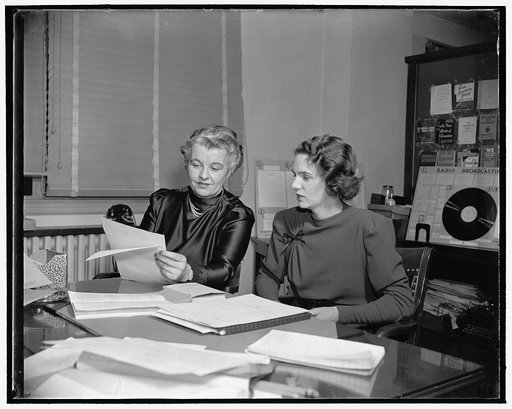 Announce formation of 22 additional Women's Republican Clubs. Washington, D.C., Dec. 2. Following a meeting today of Miss Marion E. Martin, left, Executive Director, and Mrs. James R. Arneill Jr., President of the National Federation of Women's Republican Clubs, announcement was made of the acceptan