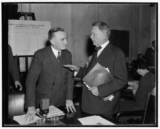 Experienced advice. Washington, D.C., Dec. 3. The advice of Senator William E. Borah, who has participated in many Senate investigations in his 31 years of service in the Senate, is often sought by younger members of the Monopoly Committee at the hearing now in progress. Here we see Senator Joseph C