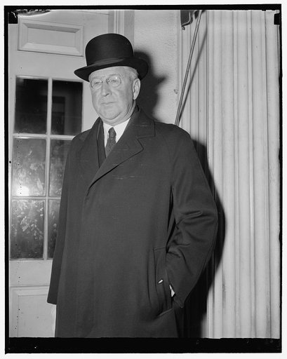 U.S. Envoy to Argentine. Washington, D.C., Dec. 10. Alexander Weddell, American Ambassador to the Argentine, was a recent White House caller. He is in this country on leave, 12/10/38