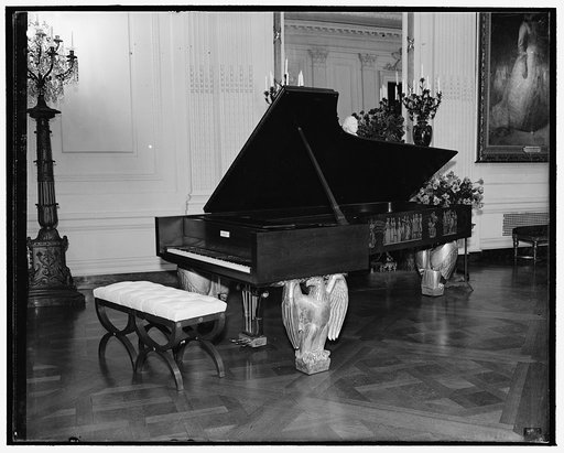 White House gold piano replaced with new instrument. Washington, D.C., Dec. 10. The gold piano which has occupied its place in the east room of the White House for years is to be replaced with a new one. It is the gift of Theodore Steinway. The old one will be placed in the National Museum. Mr. Stei