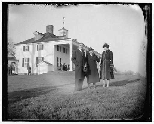 Eden visits Mt. Vernon. Washington, D.C., Dec. 13. Anthony Eden, former British Foreign Secretary, pictures at Mt. Vernon, home of George Washington, with Mrs. Eden and Lady Lindsay, wife of the British Ambassador to the U.S., 12/13/38