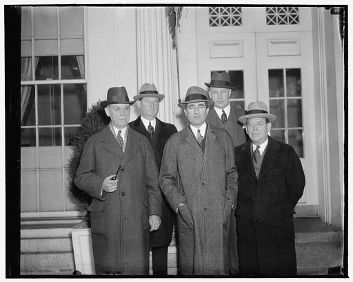 Bankers offer President cooperation on banking problems. Washington, D.C., Dec. 20. President Philip A. Benson of the American Bankers Association and other ABA officers visited President Roosevelt today and assured him of their willingness to cooperate on banking problems. They also invited the Pre