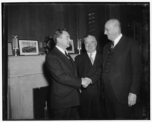 Attorney General bids goodbye to aides. Washington, D.C., Dec. 20. Attorney General Homer S. Cummings, whose resignation takes effect January 1, today bid goodbye to his immediate aides and 1500 employees of the Department of Justice at an informal reception in his office. He is pictured with Specia