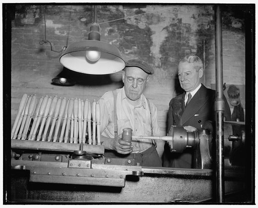 Sure sign of Congressional opening. Washington, D.C., Dec. 22. A sure sign that Congress is soon to open. E.S. Kenyon, Capitol Machinist, speeding up his production of gavels for the use of Vice President Garner and Speaker Bankhead, who break them by the dozens. David Lynn, right, Capitol Architect