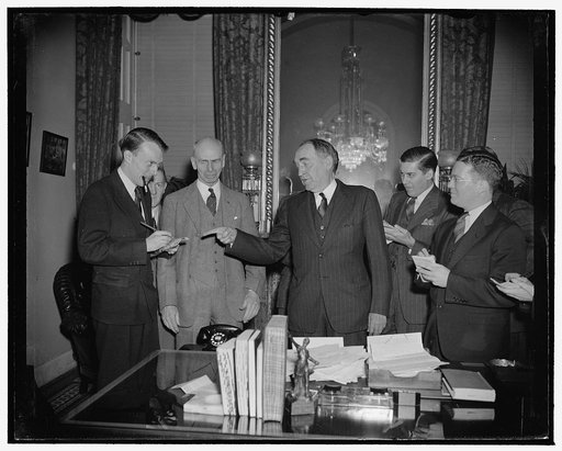 Speaker of House holds first press conference. Washington, D.C., Dec. 22. Speaker of the House William B. Bankhead today held his first press conference since returning to the Capitol for the opening of Congress on January 3, 12/22/38