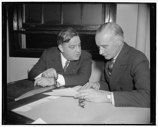 New York Mayor confers with new WPA Administrator. Washington, D.C., Dec. 29. Mayor Fiorello La Guardia of New York City conferred today with Col. F.C. Harrington, new Works Progress Administrator. Following the meeting, Mayor Laguardia sharply criticized the plan for establishing bi-partisan boards