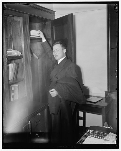 Baby Congressman. Washington, D.C., Dec. 28. 25-year-old Rep.-elect Lindley Beckworth, Democrat of Texas, who will be the youngest member of the House this session, arrives at his office for the opening of Congress on January 3, 12/28/38