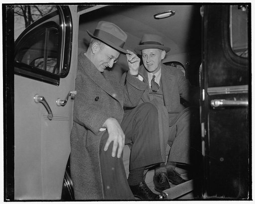 Arrive for Cabinet meeting. Washington, D.C., Dec. 28. Henry Morgenthau, Secretary of the Treasury and Harry Hopkins, newly appointed Secretary of Commerce, arrived today in a jovial mood at the White House to sit on a session of the cabinet with the President. It was Hopkins' first cabinet meeting,
