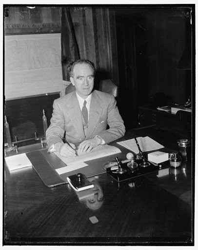 New Attorney General begins duties. Washington, D.C., Jan. 3. The new Attorney General Frank Murphy pictured at his desk in the Department of Justice as he began his duties today, 1/3/39