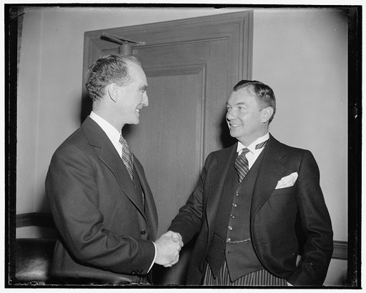 New Attorney General admitted to practice before the United States Supreme Court. Washington, D.C., Jan. 4. Attorney General Frank Murphy, left, was today presented to the United Supreme Court by Solicitor General Robert Jackson. At the same time, Murphy was admitted to practice before the High Trib