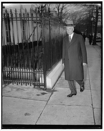 Hull receives report from Under Secretary upon return to Washington. Washington, D.C., Jan. 10. Secretary of State Cordell Hull returned to his desk in the State Department today and called in Under Secretary Sumner Welles to find out what had happened during his trip to Lima, 1/10/39