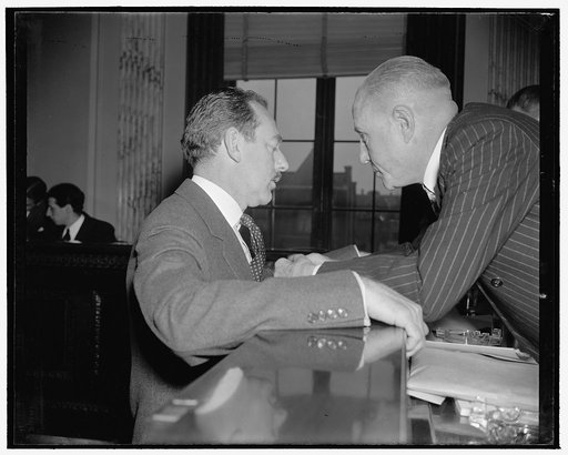 In huddle. Washington, D.C., Jan. 11. Dean Acheson, counsel for Felix Frankfurter before the Senate Judiciary Subcommittee, went into frequent huddles to [...] with Chairman M.M. Neely during the questioning of witnesses opposing the appointment of Frankfurter to the Supreme Court, 1/11/39