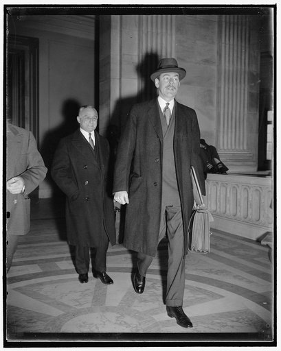 Frankfurter and counsel. Washington, D.C., Jan. 13. Dean Acheson, counsel for Felix Frankfurter, Supreme Court Nominee, pictured with his client leaving the Capitol after the Harvard professor was questioned by the Senate Commerce Committee, 1/13/39