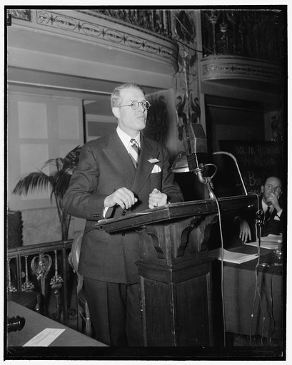 Dr. Luther Gulick, Director of the Institute of Public Administration, at Council of State Governments