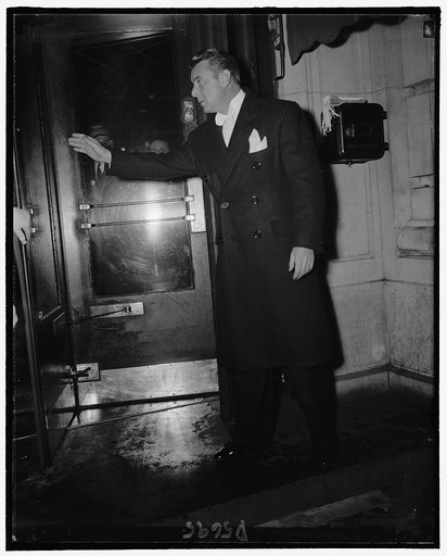 Pres. birthday ball. Geo. Brent as he enters. Raleigh, Jan. 30, 1939