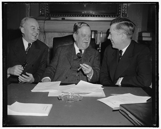 Secretary of Agriculture confers with Congressional cotton bloc. Washington, D.C., Feb. 1. Secretary of Agriculture Henry A. Wallace today conferred with members of the Congressional Cotton Bloc regarding plans for reducing the cotton surplus held under government loans. Senators were unable to reac