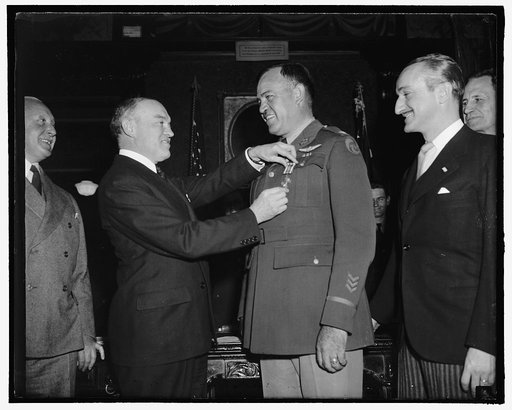 Woodring awards distinguished Flying Cross to Commander of Mercy flight. Washington, D.C., Feb. 14. Secretary of War Harry Woodring, today presented Major Calen W. Haynes, Air Corps, with the distinguished Flying Cross for his work in commanding the recent flight of an Army bomber to Chile with a lo