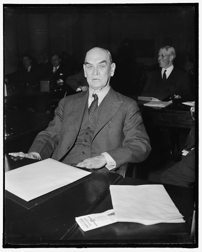 Questioned by monopoly committee. Washington, D.C., Feb. 16. David F. Houston, President of the Mutual Life Insurance Company, today told the Monopoly Investigating Committee that interlocking directorates influenced deposits of the company in banks. He defended the action on the contention that int