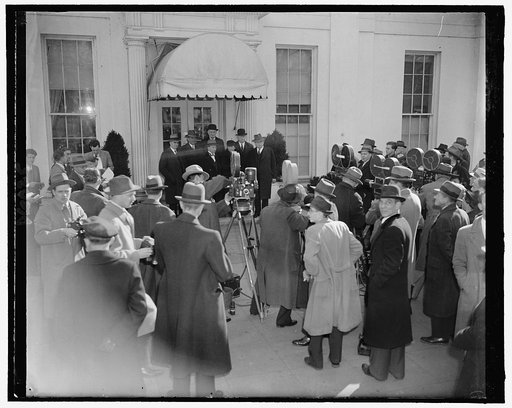 Labor Committee at White House. Scene as peace negotiators came from conference with Pres.