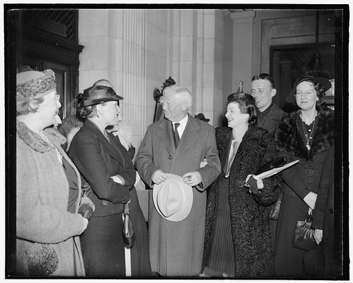 Young Democrats invite Vice President Garner to annual convention. Washington, March 16. A delegation of Young Democrats today invited Vice President Garner to attend their annual convention which will be held at Richmond, Va., March 17-18. In center of photograph, left to right: Mrs. Gilbert Carter