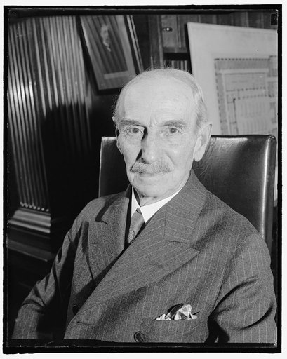 Librarian of Congress rounds out 40 years on job. Washington, D.C., April 6 Dr. Herbert Putnam is this week celebrating his 40th Anniversary as Librarian of Congress. Now 77, Dr. Putnam in theory became Librarian Emeritus last July 1, but since President Roosevelt has not yet appointed his successor