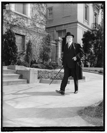Chief Justice. Washington, D.C., April 12. A Brisk walk daily is the regular routine of Chief Justice Charles Evans Hughes of the Supreme Court. This is a new photograph. 4-12-39