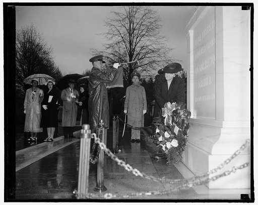 D.A.R. pay tribute to America's Unknown Soldier. Washington, D.C., April 16. Despite a heavy rain the members of the Daughters of the American Revolution today turned out in full force to pay homage to America's Unknown Soldier at Arlington National Cemetery. Mrs. Henry M. Robert, Jr., President Gen