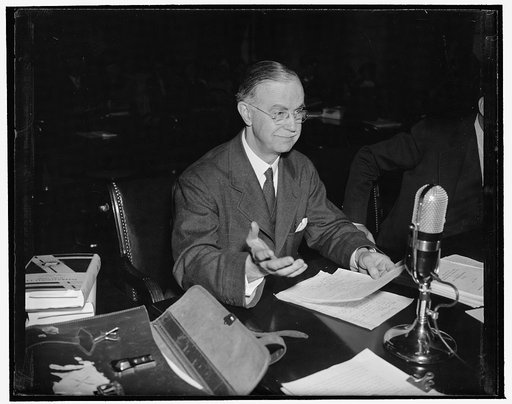 Bryan Mawr professor tells Senate Neutrality Group Thomas Act needs amendments. Washington, D.C., April 17. Charles G. Fenwick, Professor of International Law at Bryn Mawr College, told the Senate Foreign Relations Committee that the Thomas Neutrality Act should be amended to allow either Congress o