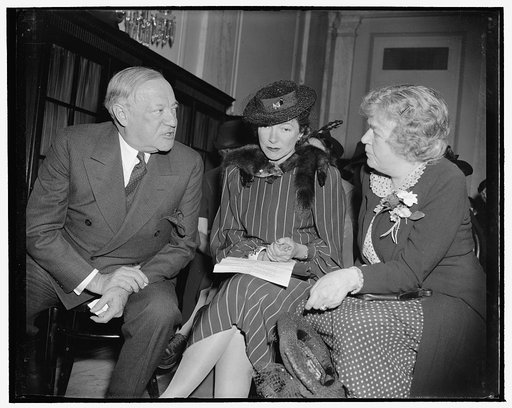 Famous actress urges admittance into U.S. of 20,000 German refugee children. Washington, D.C., April 20. Speaking 'as an American mother,' actress Helen Hayes today appealed to a senate immigration subcommittee to approve legislation to admit 20,000 German refugee children into the United States dur