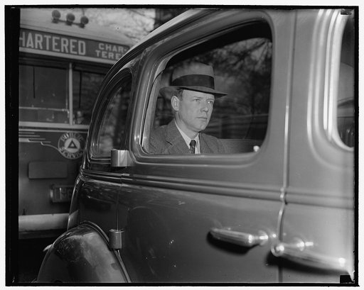 Lindbergh arrives at White House. Washington, D.C., April 20. Col. Charles A. Lindbergh, who was called to active duty at the War Department yesterday is pictured as he arrived at the White House today for a conference with President Roosevelt