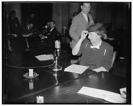 Daughter of late Chief Justice urges isolation of U.S. from foreign conflicts. Washington, D.C., April 21. Mrs. Helen Taft Manning, daughter of the late Chief Justice Taft, today urged the Senate Foreign Relations Committee to isolate the United States from foreign conflicts. She said she felt that 