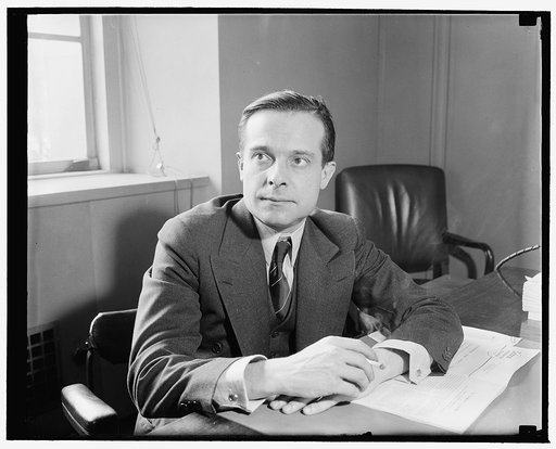 Labor statistician. Washington, D.C., April 27. A new informal picture of A. Ford Hinrichs, Chief Economist of the Bureau of Labor Statistics, U.S. Department of Labor. He is also acting in an advisory capacity to Temporary National Economic Committee