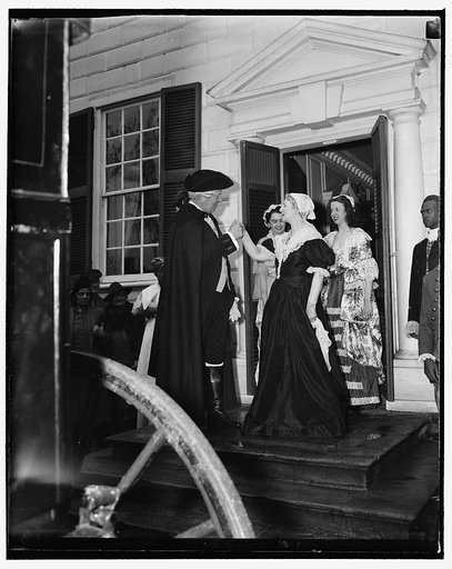 General Washington bids goodbye to Martha as he leaves Mt. Vernon for the first inaugural. Reenacted trip of Washington's first inaugural