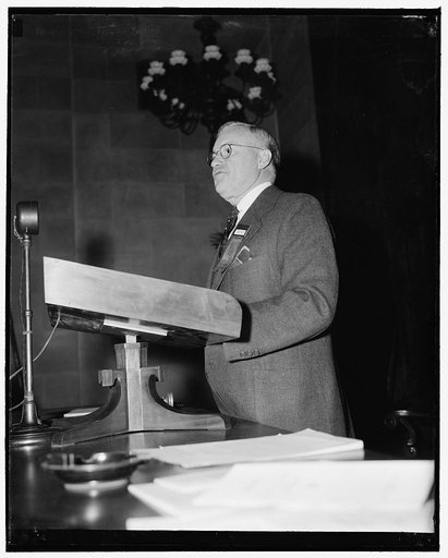 Chamber of Commerce opens annual meet. Washington, D.C., May 1. George H. Davis, National President of the Chamber of Commerce as he addressed delegates to the 27th annual meeting of the national body. The convention got under way with a theme of bringing back business to former heights