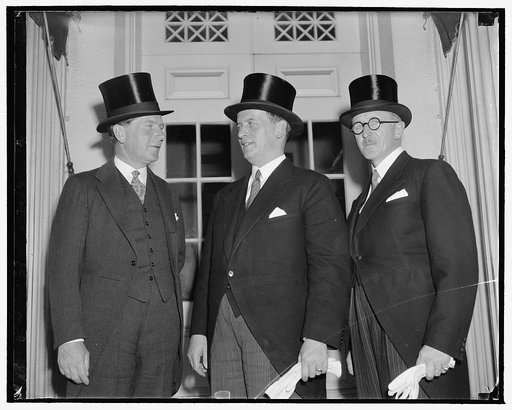 Polish diplomats call upon Roosevelt. Washington, D.C., May 9. Count Jerzy Potocki, Ambassador from Poland, Antoni Roman, Polish Minister of Industry and Commerce, and Aleksander Bobkowski, Vice Minister of Commerce, who called upon the president today